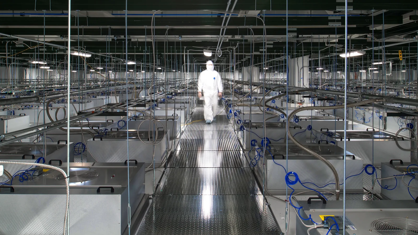 imgi_2_FAMRC-Clean-Room-Walkable-Lid-Grand-Pano-with-Lifestyle-_-crop