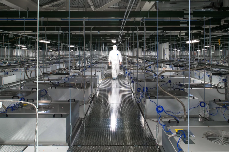 imgi_2_FAMRC-Clean-Room-Walkable-Lid-Grand-Pano-with-Lifestyle-_-crop